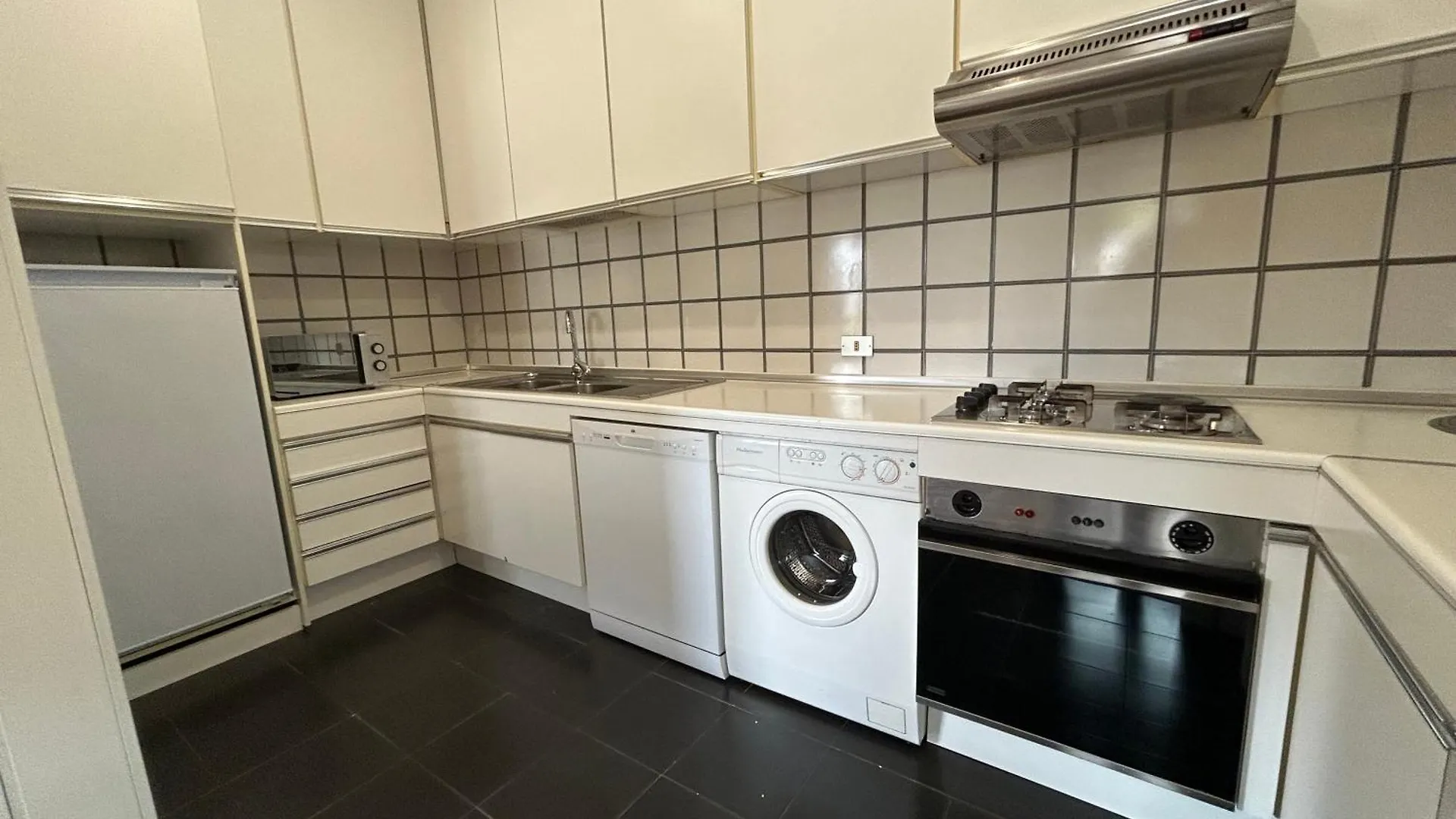 Apartment Dreamynest Tricolore - Metro Blu Duomo A 10 Min Milan Italy